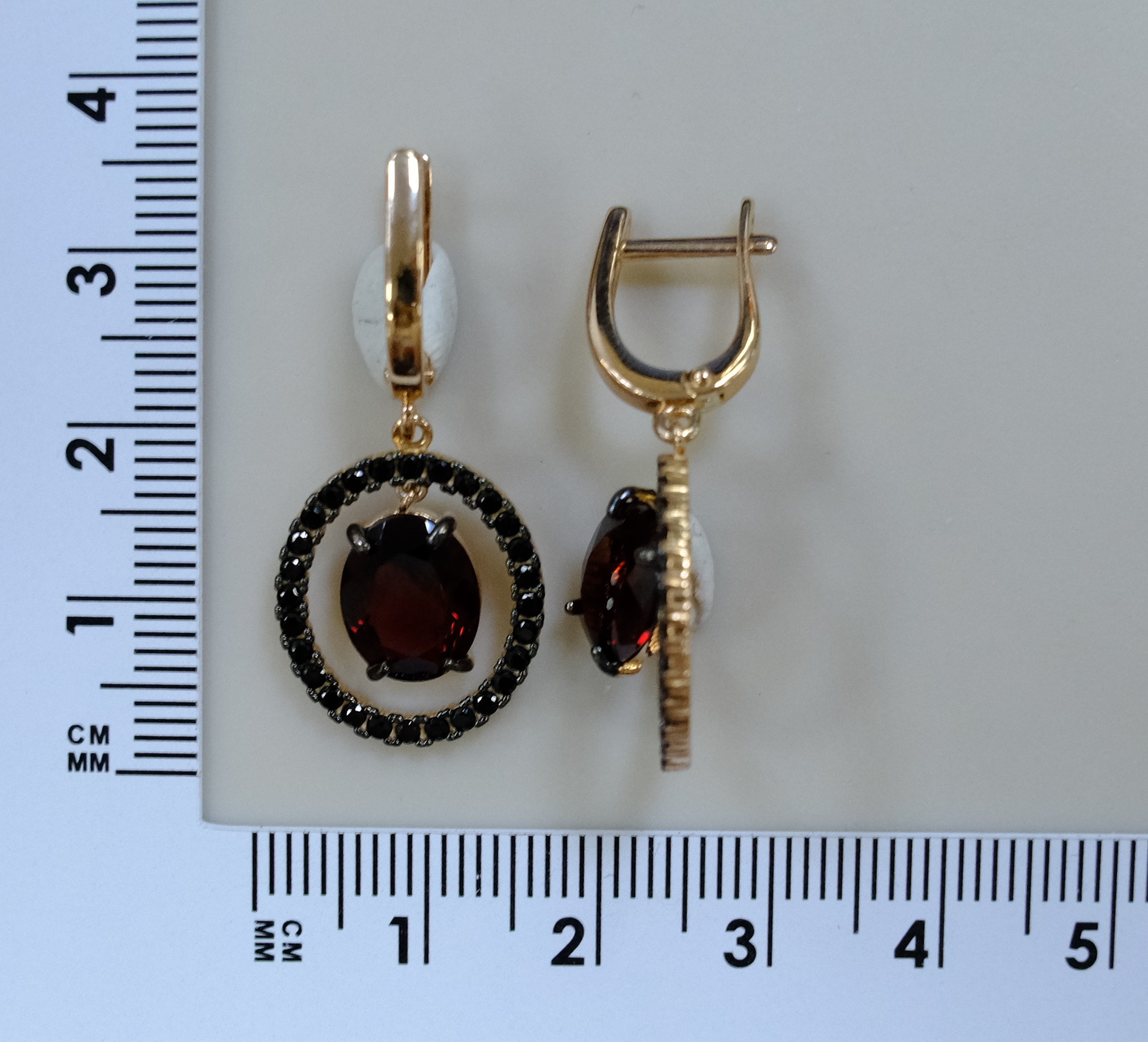 Серебряные серьги с гранатами